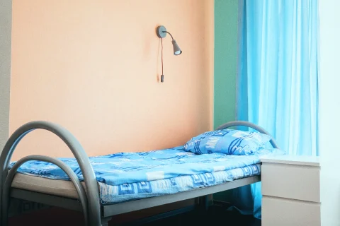 Одноместная комната в пансионате для пожилых в Парголово